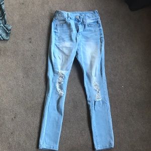 Curvy light blue jeans